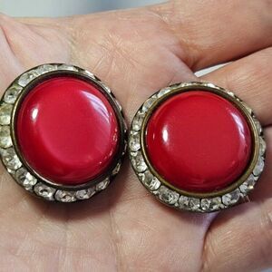 Vintage Lisner reddish pink lucite clip on earrings